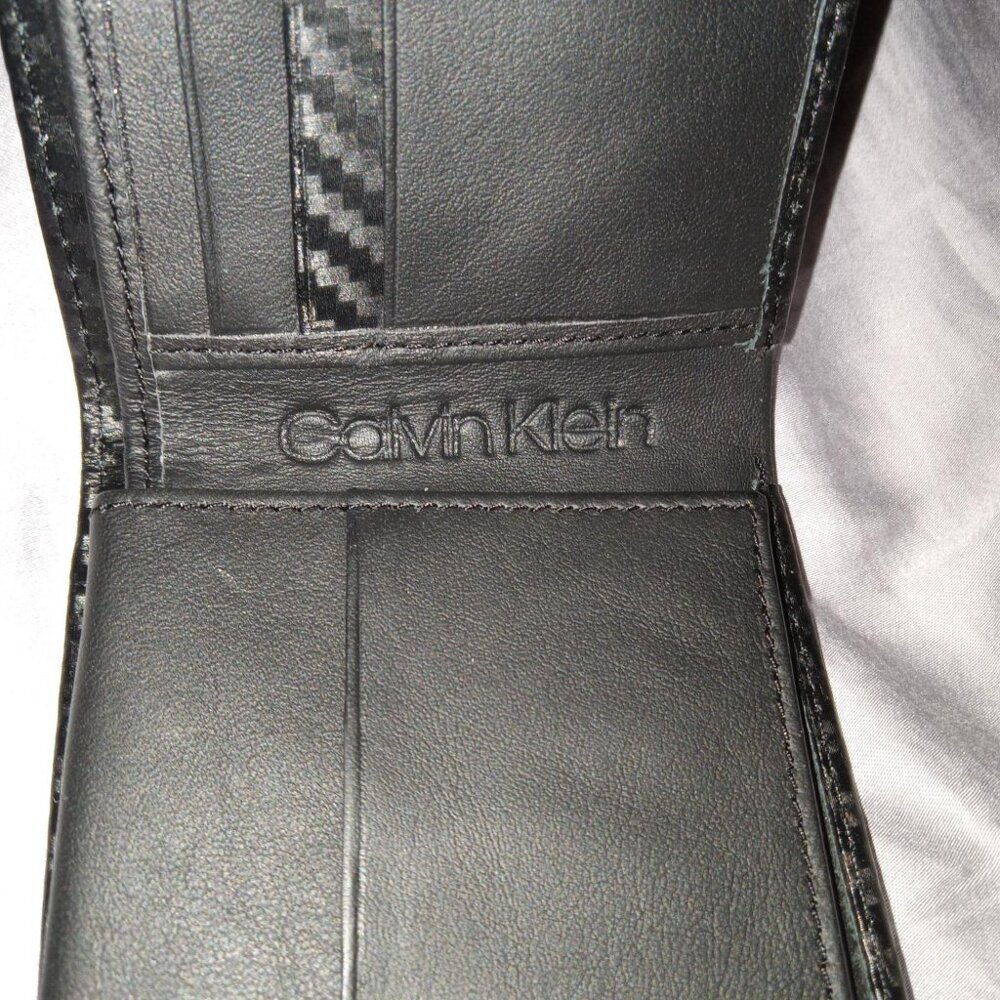 Calvin Klein Men's Wallet - Picture 4 of 5